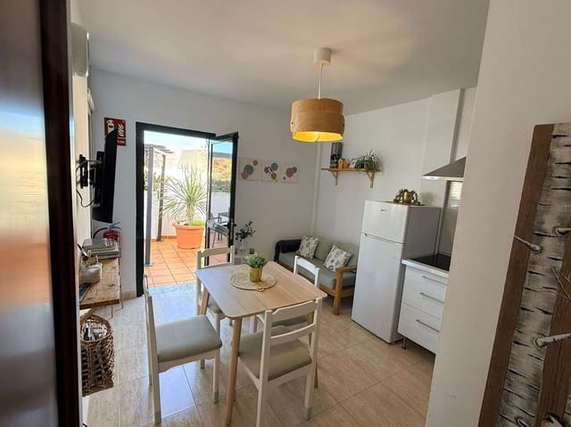 4 sypialnia Dom blizniak na sprzedaż w Yaiza z garażem - 365 000 € (Ref: 9473665)