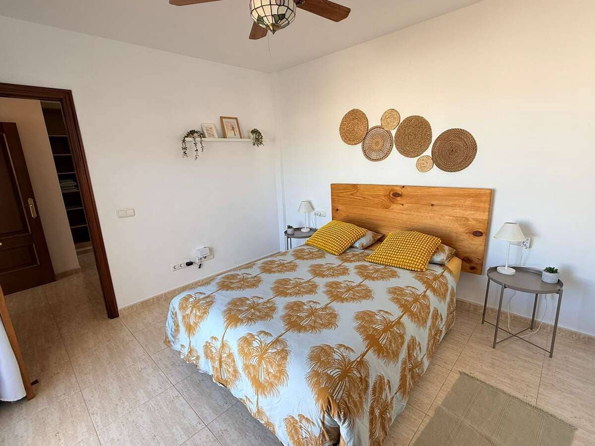 4 bedroom Semi-detached Villa for sale in Yaiza with garage - € 365,000 (Ref: 9473665)