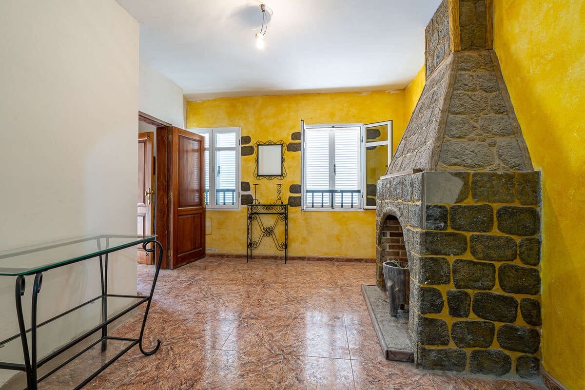 3 bedroom Flat for sale in Arrecife - € 190,000 (Ref: 9480831)