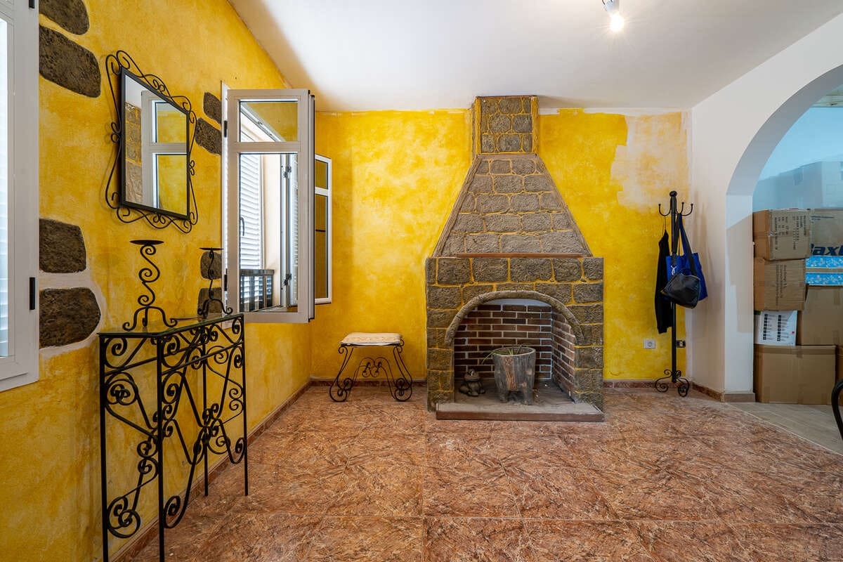 3 bedroom Flat for sale in Arrecife - € 190,000 (Ref: 9480831)