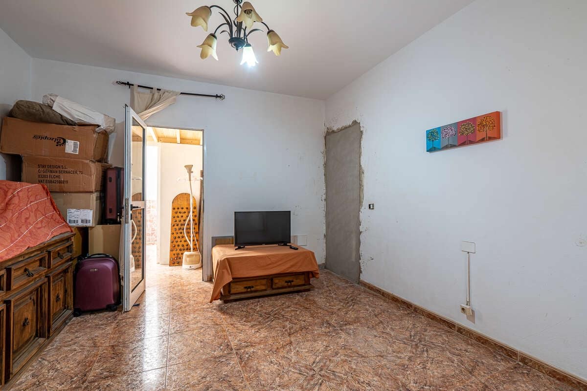 3 bedroom Flat for sale in Arrecife - € 190,000 (Ref: 9480831)