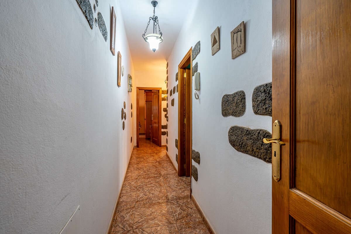 3 bedroom Flat for sale in Arrecife - € 190,000 (Ref: 9480831)