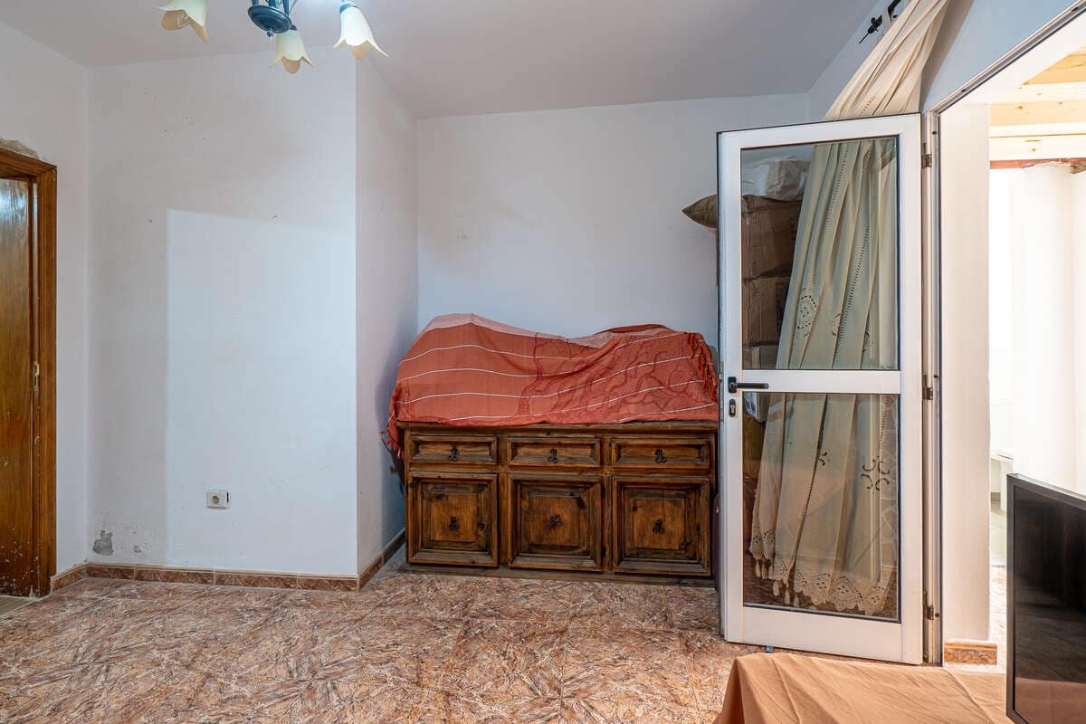 3 bedroom Flat for sale in Arrecife - € 190,000 (Ref: 9480831)