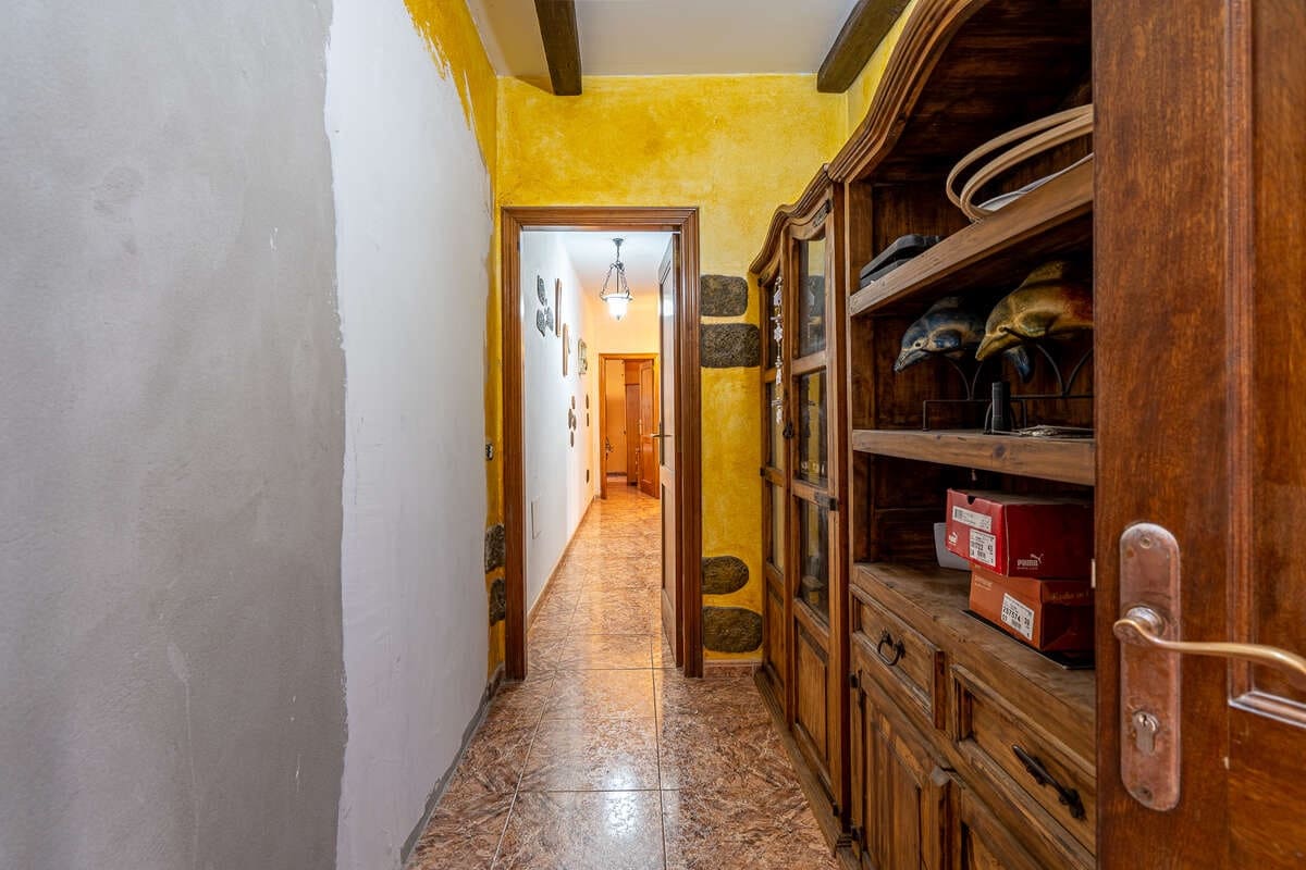 3 bedroom Flat for sale in Arrecife - € 190,000 (Ref: 9480831)