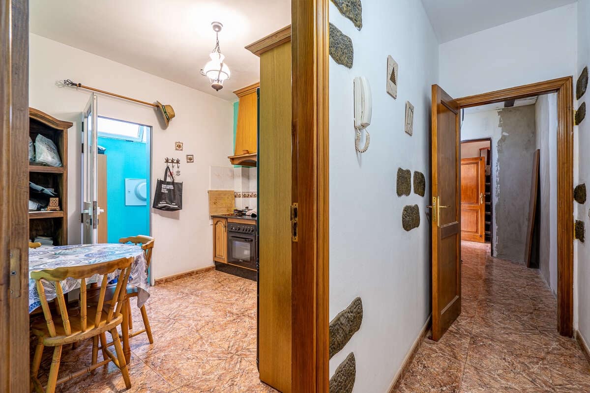 3 bedroom Flat for sale in Arrecife - € 190,000 (Ref: 9480831)