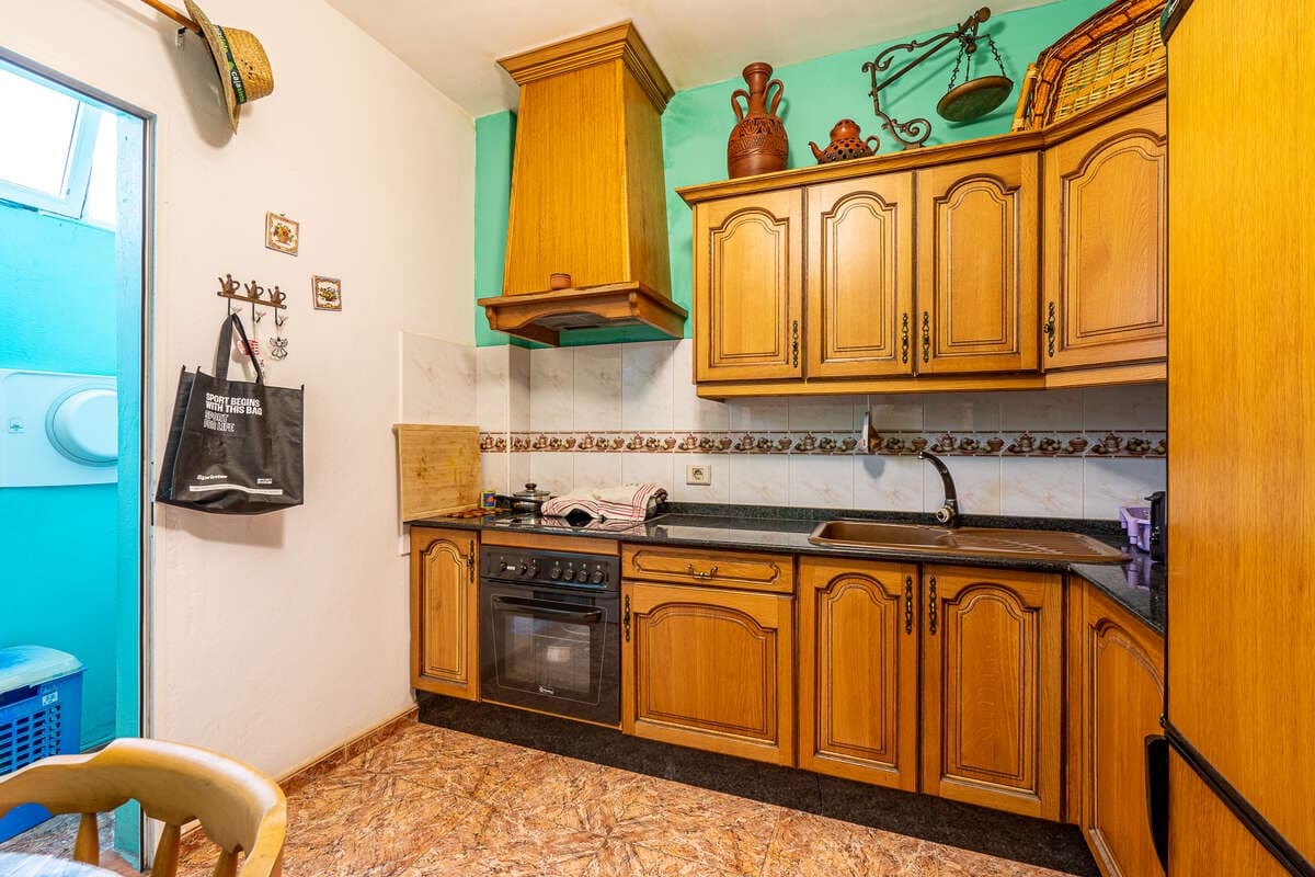 3 bedroom Flat for sale in Arrecife - € 190,000 (Ref: 9480831)