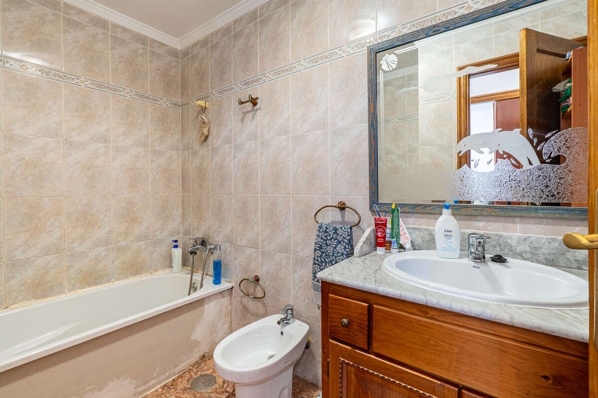 3 bedroom Flat for sale in Arrecife - € 190,000 (Ref: 9480831)