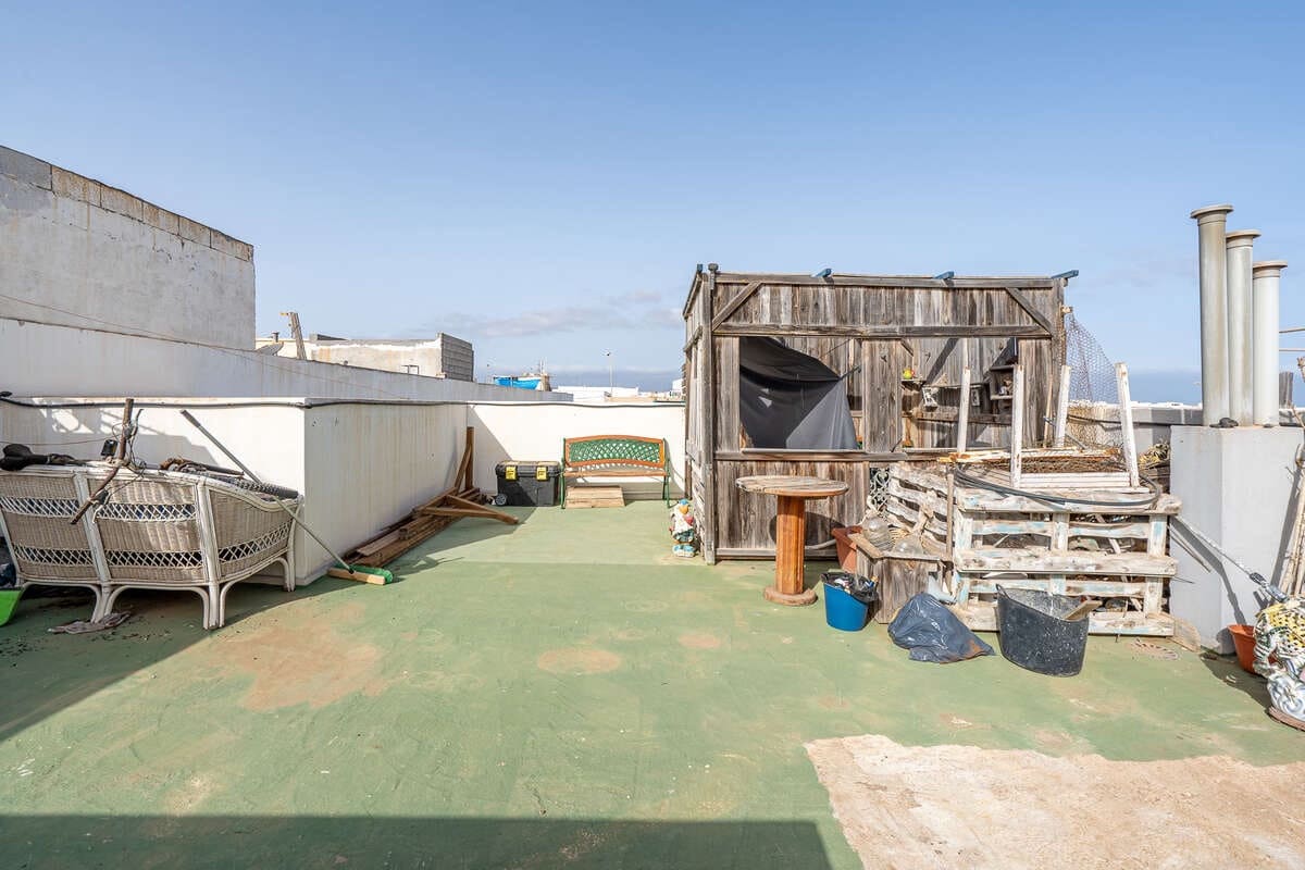 3 bedroom Flat for sale in Arrecife - € 190,000 (Ref: 9480831)