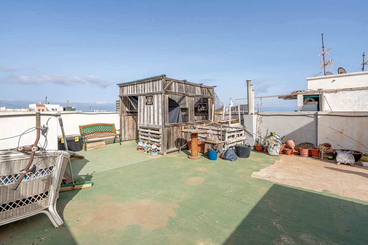 3 bedroom Flat for sale in Arrecife - € 190,000 (Ref: 9480831)