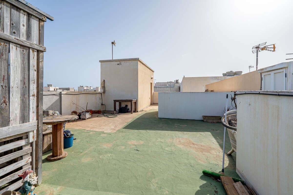 3 bedroom Flat for sale in Arrecife - € 190,000 (Ref: 9480831)