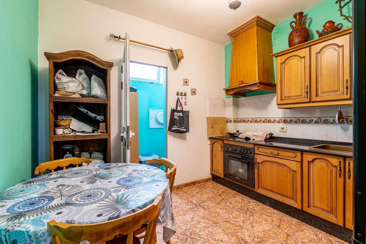 3 bedroom Flat for sale in Arrecife - € 190,000 (Ref: 9480831)