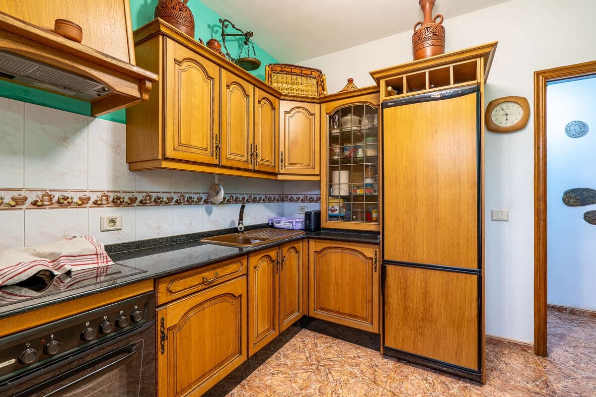 3 bedroom Flat for sale in Arrecife - € 190,000 (Ref: 9480831)