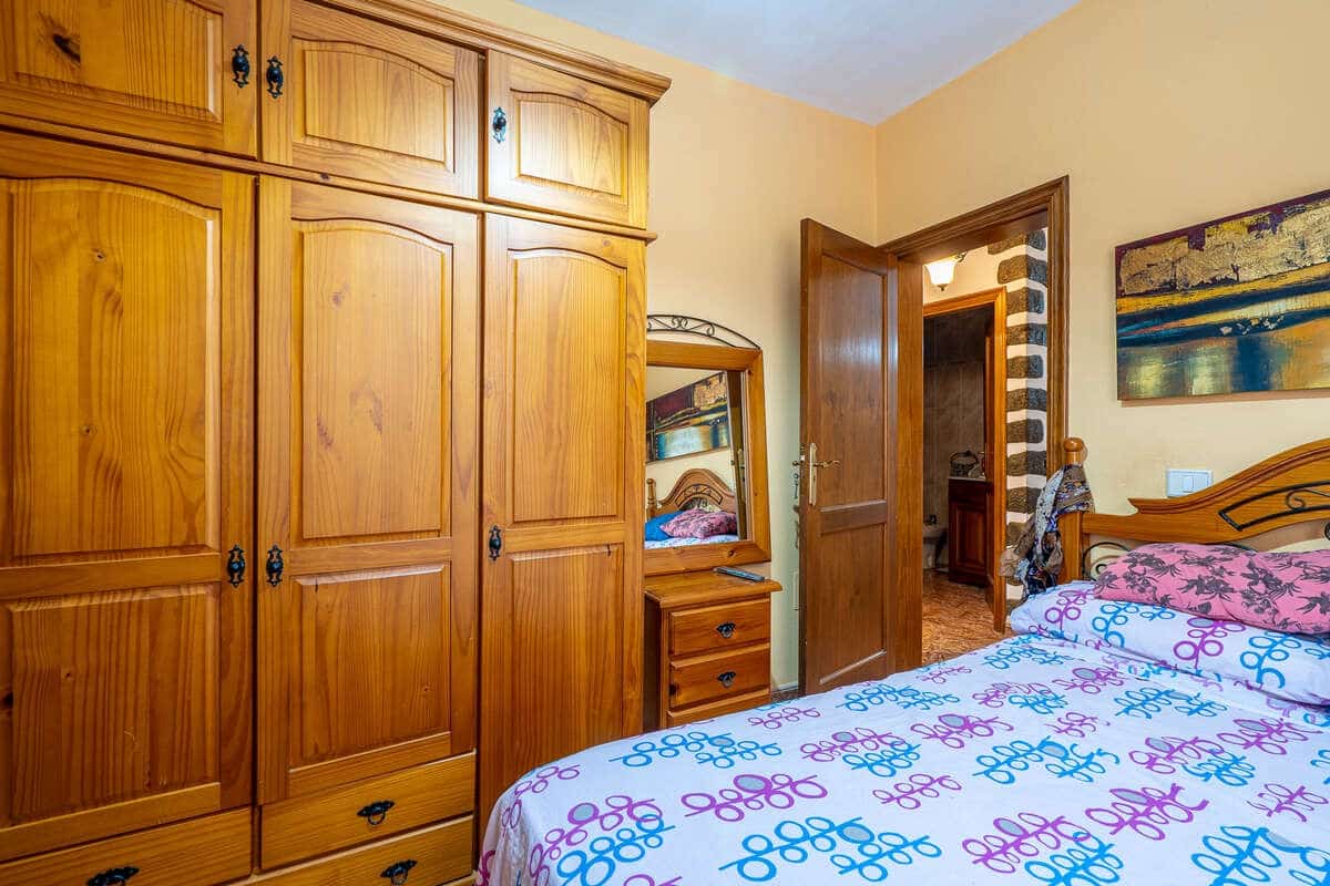 3 bedroom Flat for sale in Arrecife - € 190,000 (Ref: 9480831)