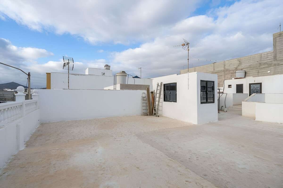 4 makuuhuone Maalaistalo myytävänä paikassa Arrecife mukana 
autotalli - 370 000 € (Ref: 9537110)