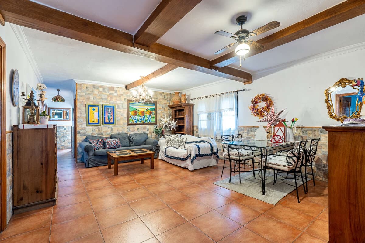 4 makuuhuone Maalaistalo myytävänä paikassa Arrecife mukana 
autotalli - 370 000 € (Ref: 9537110)