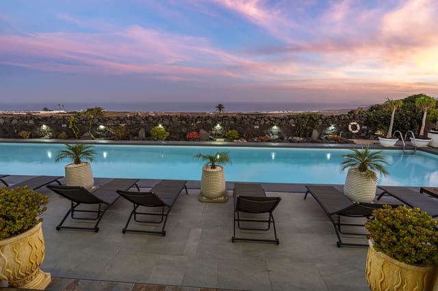 Chalet de 12 habitaciones en Macher, Tías en venta con piscina - 1.800.000 € (Ref: 9554424)