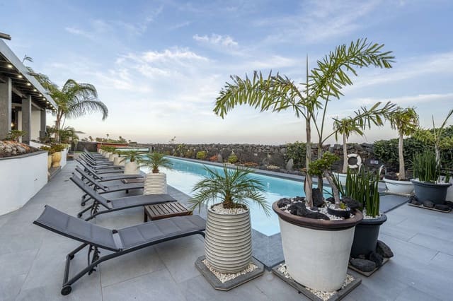 Chalet de 12 habitaciones en Macher, Tías en venta con piscina - 1.800.000 € (Ref: 9554424)