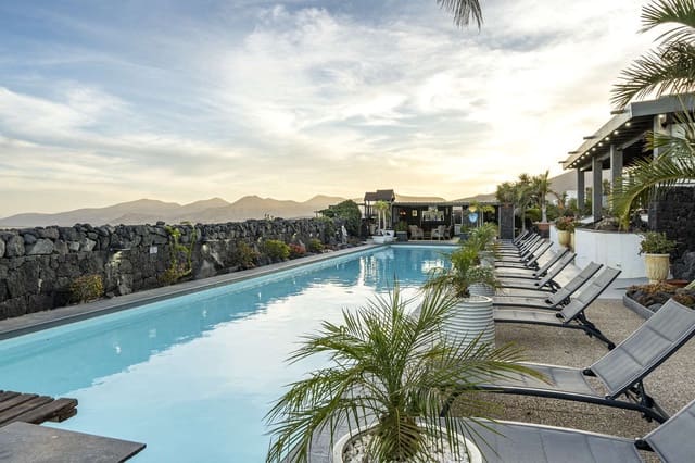 12 soveværelse Villa til salg i Macher, Tías med swimmingpool - € 1.800.000 (Ref: 9554424)