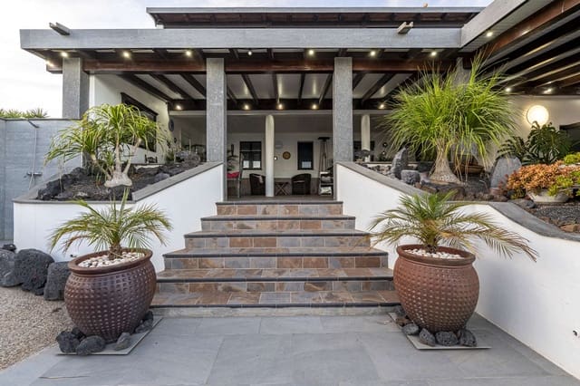 12 soveværelse Villa til salg i Macher, Tías med swimmingpool - € 1.800.000 (Ref: 9554424)
