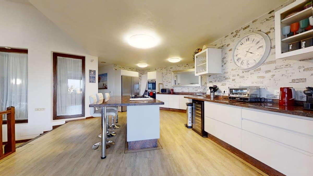 12 bedroom Villa for sale in Macher with pool - € 1,800,000 (Ref: 9554424)