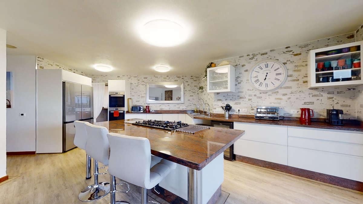 12 bedroom Villa for sale in Macher with pool - € 1,800,000 (Ref: 9554424)