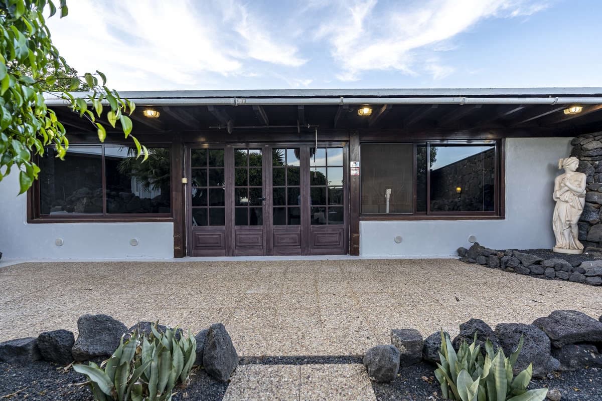 12 bedroom Villa for sale in Macher with pool - € 1,800,000 (Ref: 9554424)