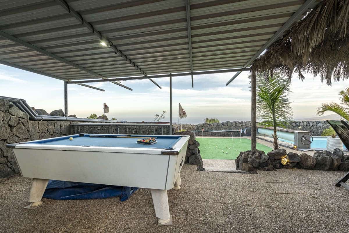 12 bedroom Villa for sale in Macher with pool - € 1,800,000 (Ref: 9554424)