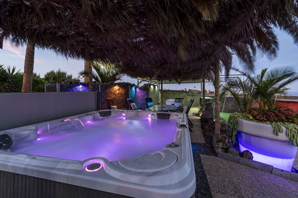 12 bedroom Villa for sale in Macher with pool - € 1,800,000 (Ref: 9554424)