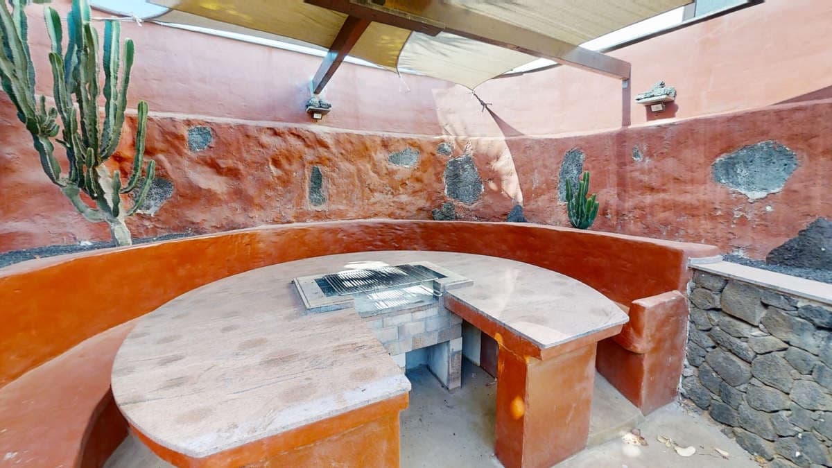 12 bedroom Villa for sale in Macher with pool - € 1,800,000 (Ref: 9554424)