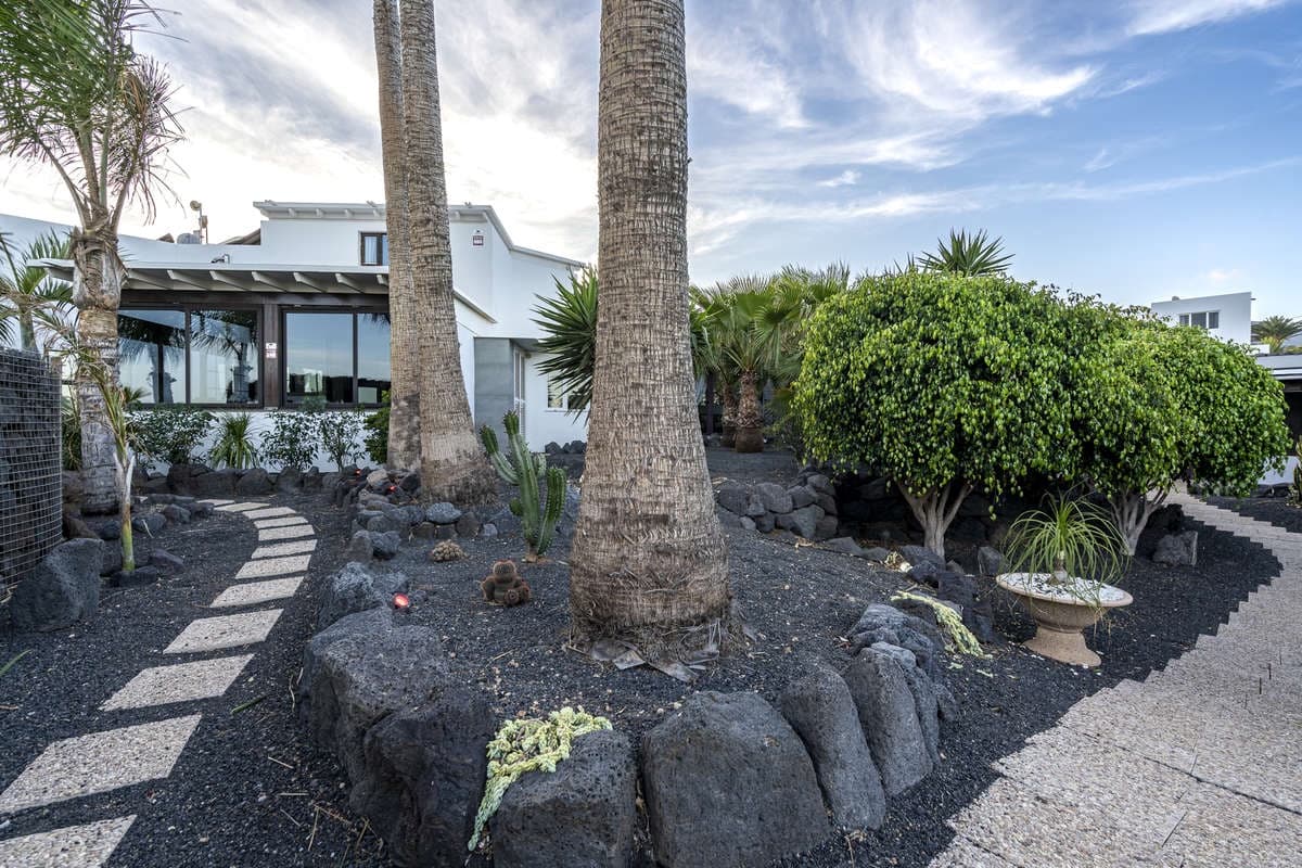 12 bedroom Villa for sale in Macher with pool - € 1,800,000 (Ref: 9554424)