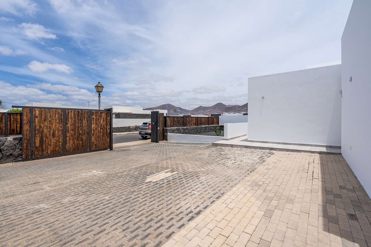 Chalet de 5 habitaciones en Playa Blanca en venta con piscina - 580.000 € (Ref: 9594518)