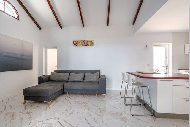 Apartamento de 3 habitaciones en Punta Mujeres, Haría en venta - 450.000 € (Ref: 9638954)