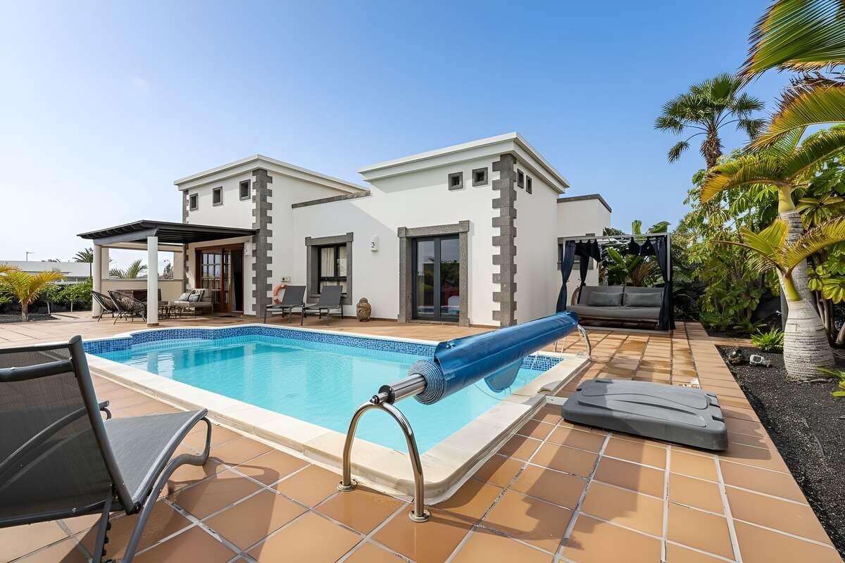 2 slaapkamer Villa te koop in Playa Blanca met zwembad - € 520.000 (Ref: 9669781)
