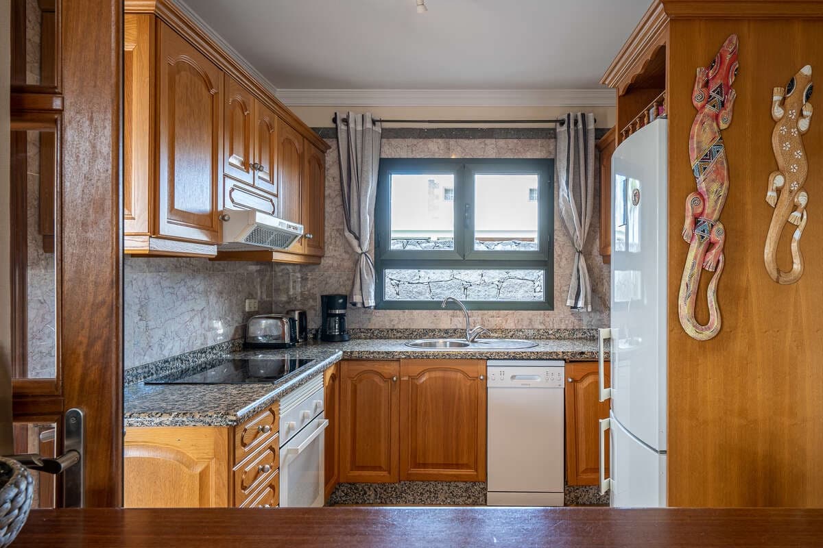 2 slaapkamer Villa te koop in Playa Blanca met zwembad - € 520.000 (Ref: 9669781)