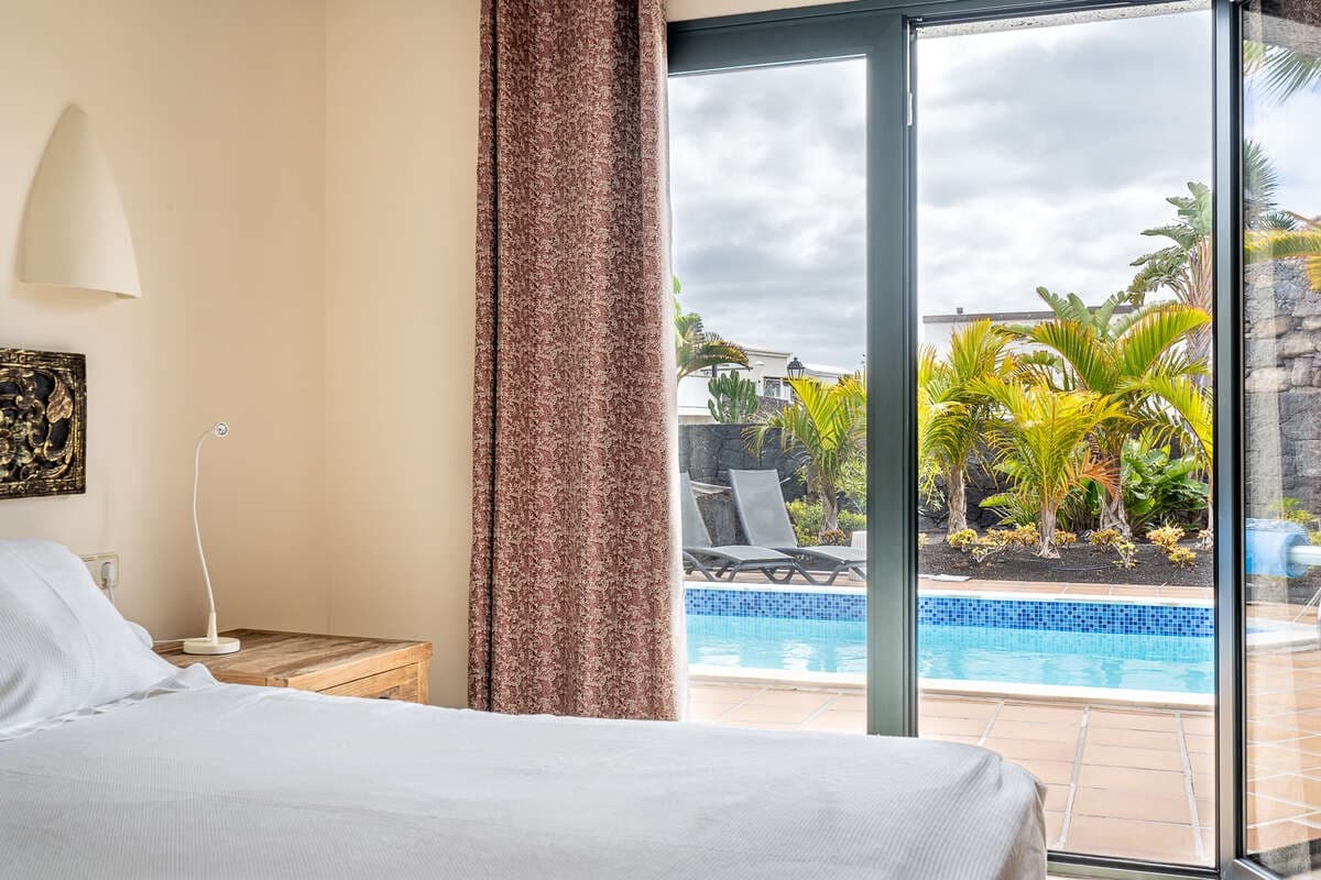 2 slaapkamer Villa te koop in Playa Blanca met zwembad - € 520.000 (Ref: 9669781)