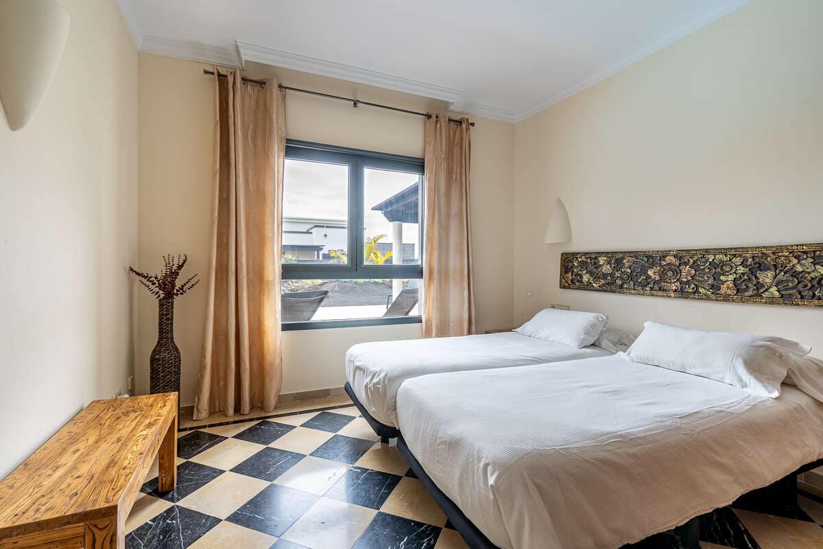 2 slaapkamer Villa te koop in Playa Blanca met zwembad - € 520.000 (Ref: 9669781)