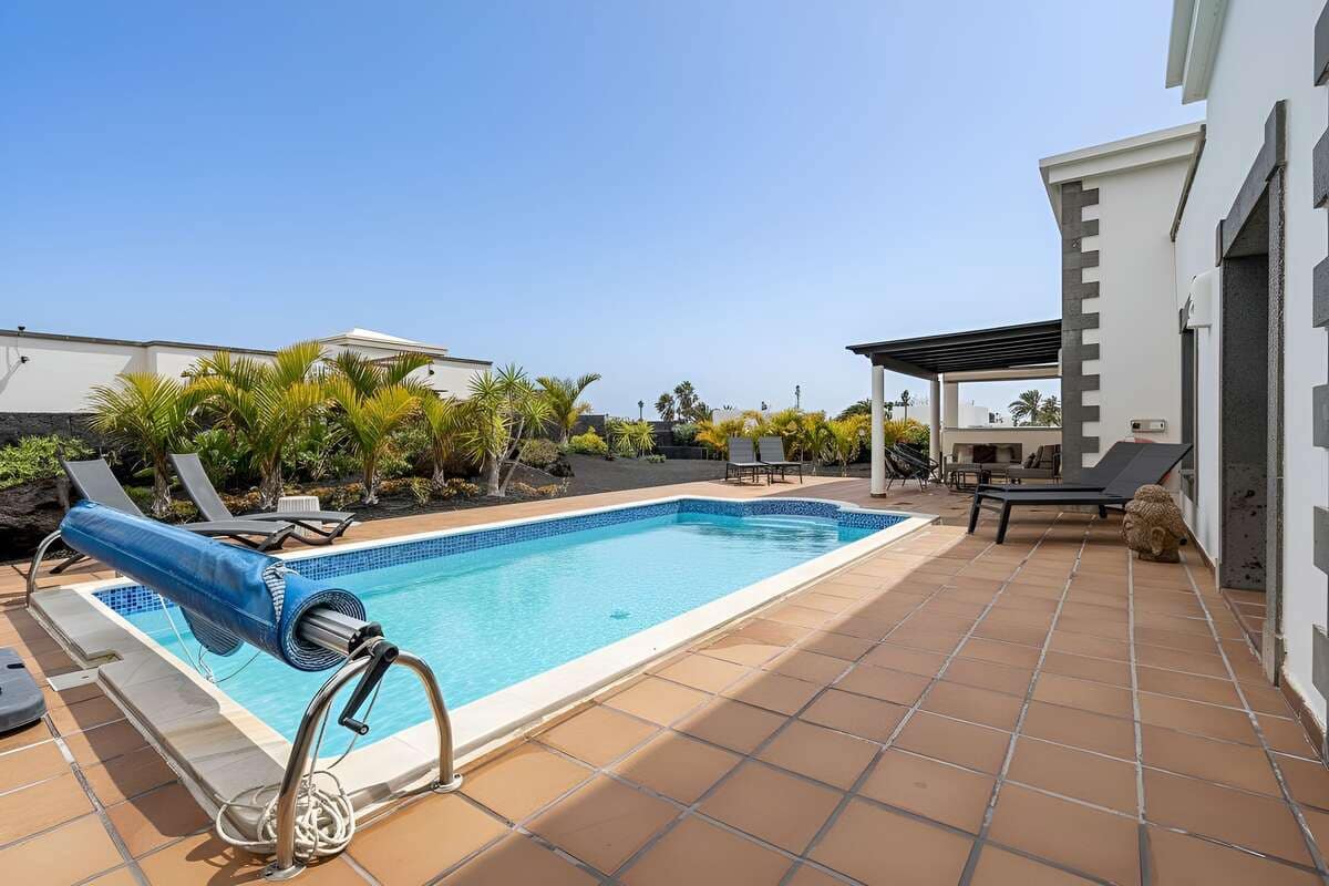 2 slaapkamer Villa te koop in Playa Blanca met zwembad - € 520.000 (Ref: 9669781)