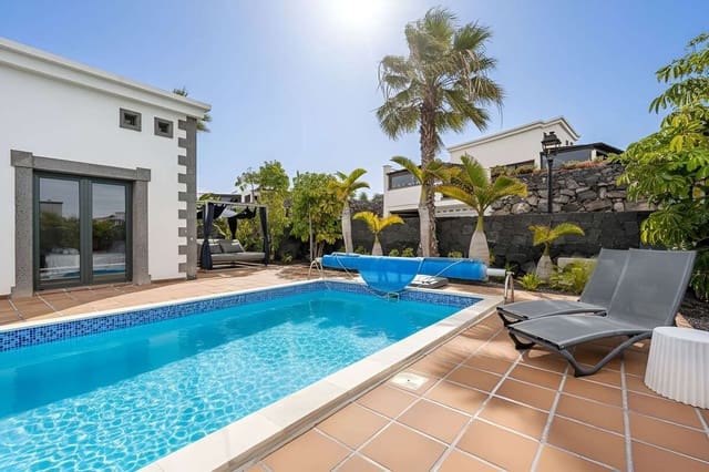 2 slaapkamer Villa te koop in Playa Blanca, Yaiza met zwembad - € 520.000 (Ref: 9669781)