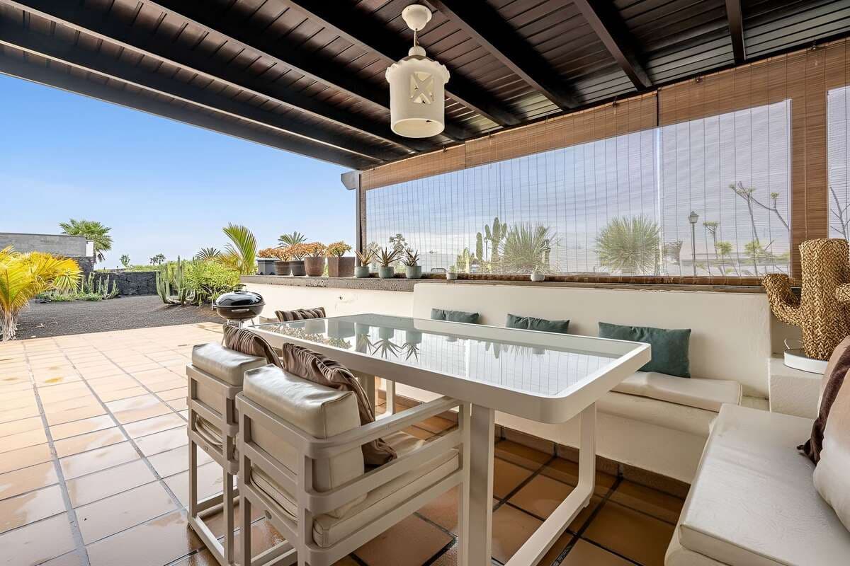 2 slaapkamer Villa te koop in Playa Blanca met zwembad - € 520.000 (Ref: 9669781)