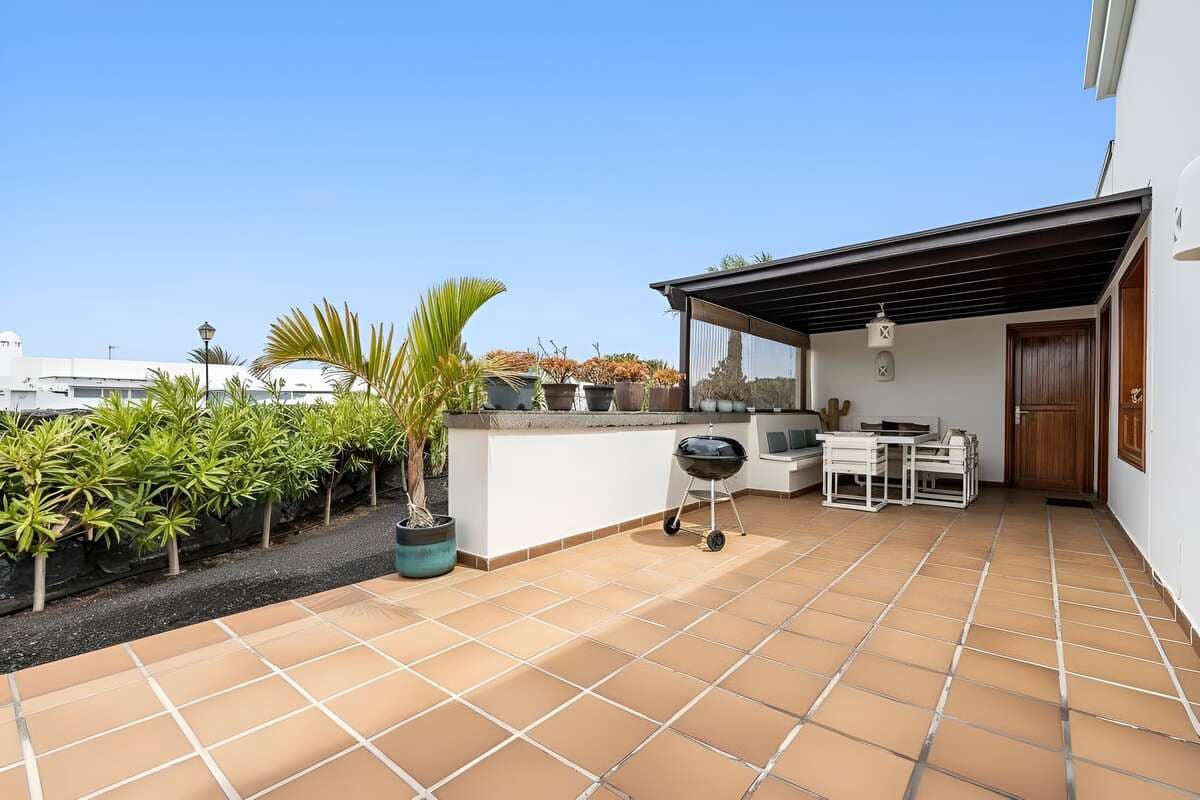 2 sovrum Villa till salu i Playa Blanca med pool - 520 000 € (Ref: 9669781)