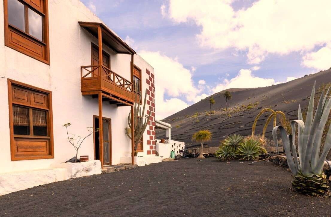 3 bedroom Villa for sale in Yaiza - € 1,500,000 (Ref: 9719371)