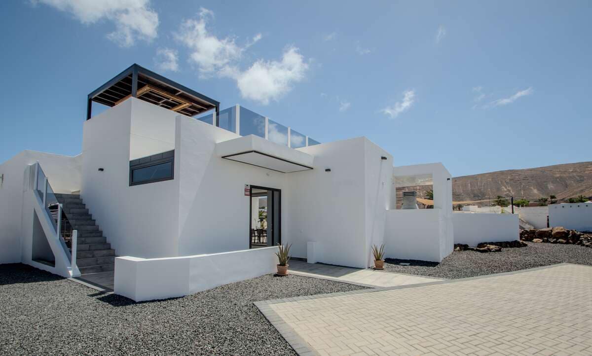 3 bedroom Villa for sale in Yaiza - € 1,400,000 (Ref: 9719373)