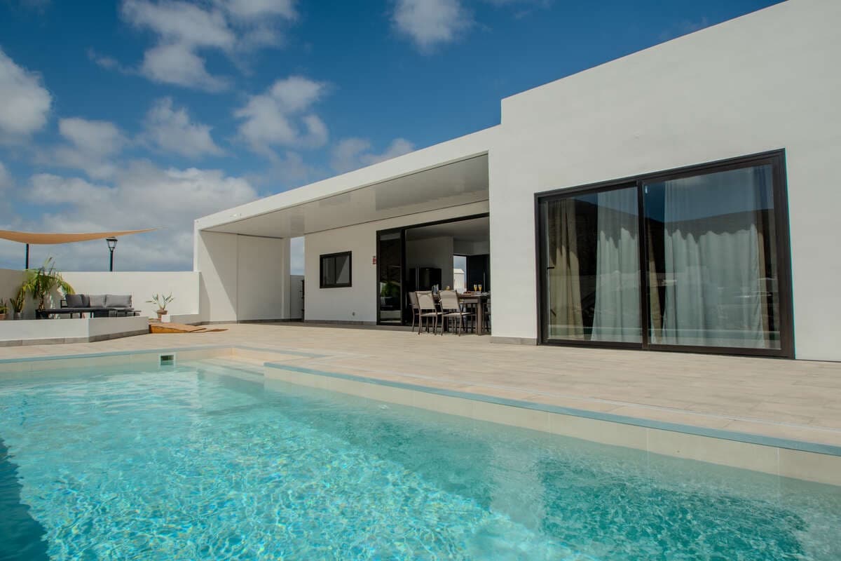 3 bedroom Villa for sale in Yaiza - € 1,400,000 (Ref: 9719373)