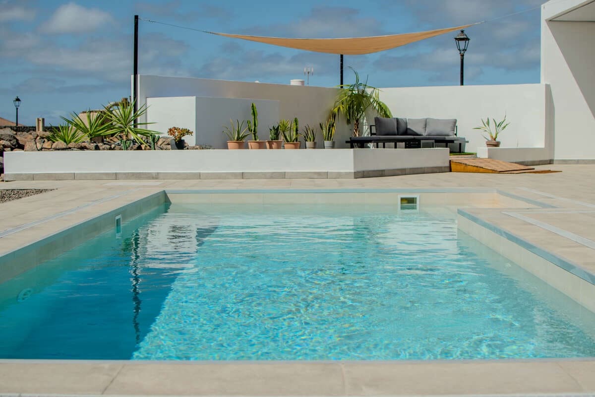 3 bedroom Villa for sale in Yaiza - € 1,400,000 (Ref: 9719373)