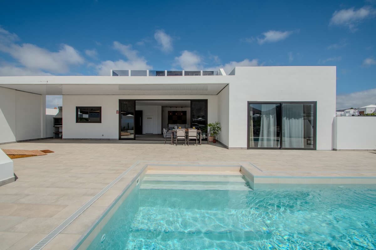 3 bedroom Villa for sale in Yaiza - € 1,400,000 (Ref: 9719373)
