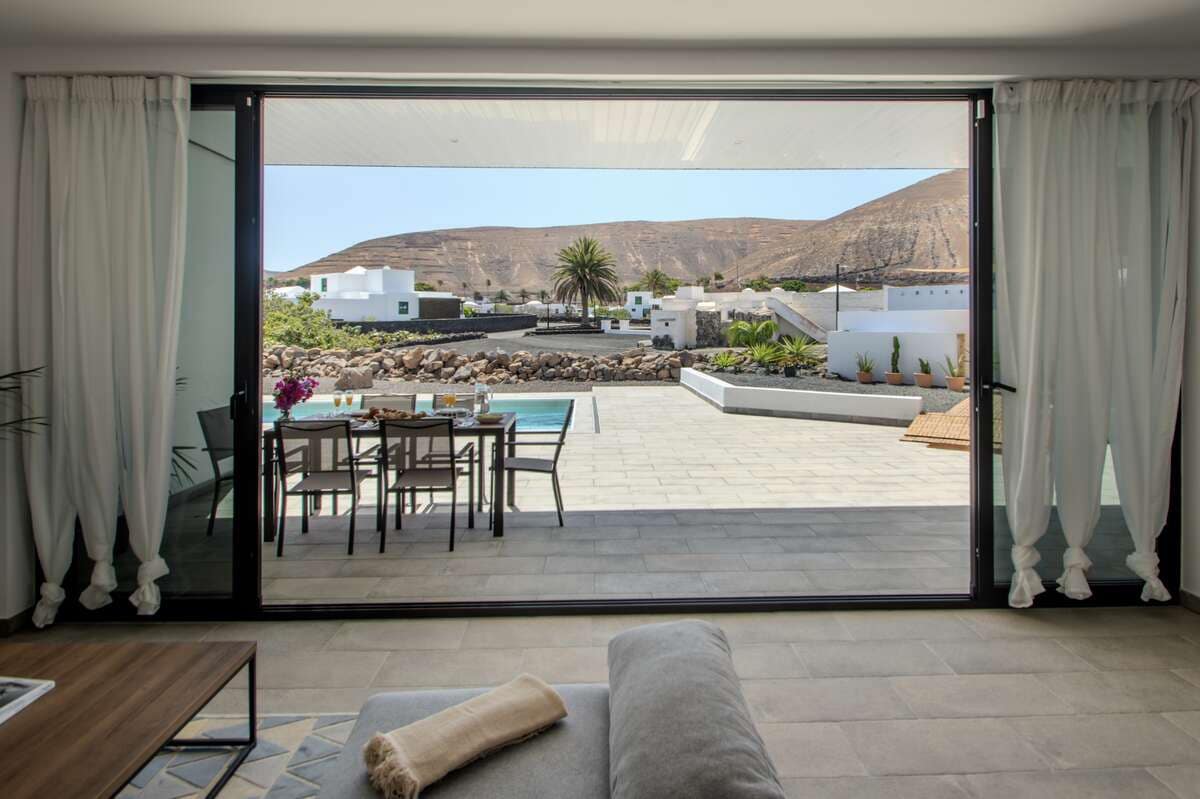 3 bedroom Villa for sale in Yaiza - € 1,400,000 (Ref: 9719373)