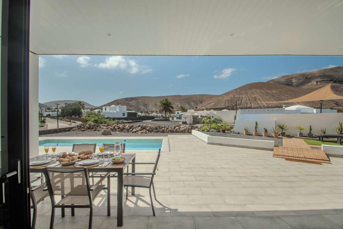 3 bedroom Villa for sale in Yaiza - € 1,400,000 (Ref: 9719373)
