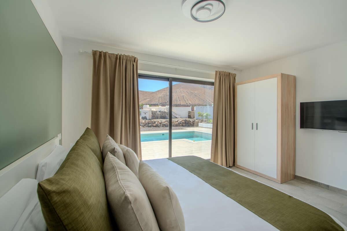 3 bedroom Villa for sale in Yaiza - € 1,400,000 (Ref: 9719373)