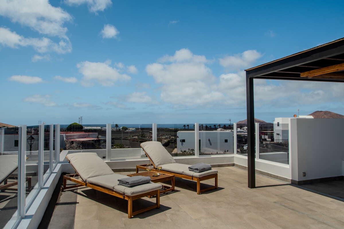 3 bedroom Villa for sale in Yaiza - € 1,400,000 (Ref: 9719373)