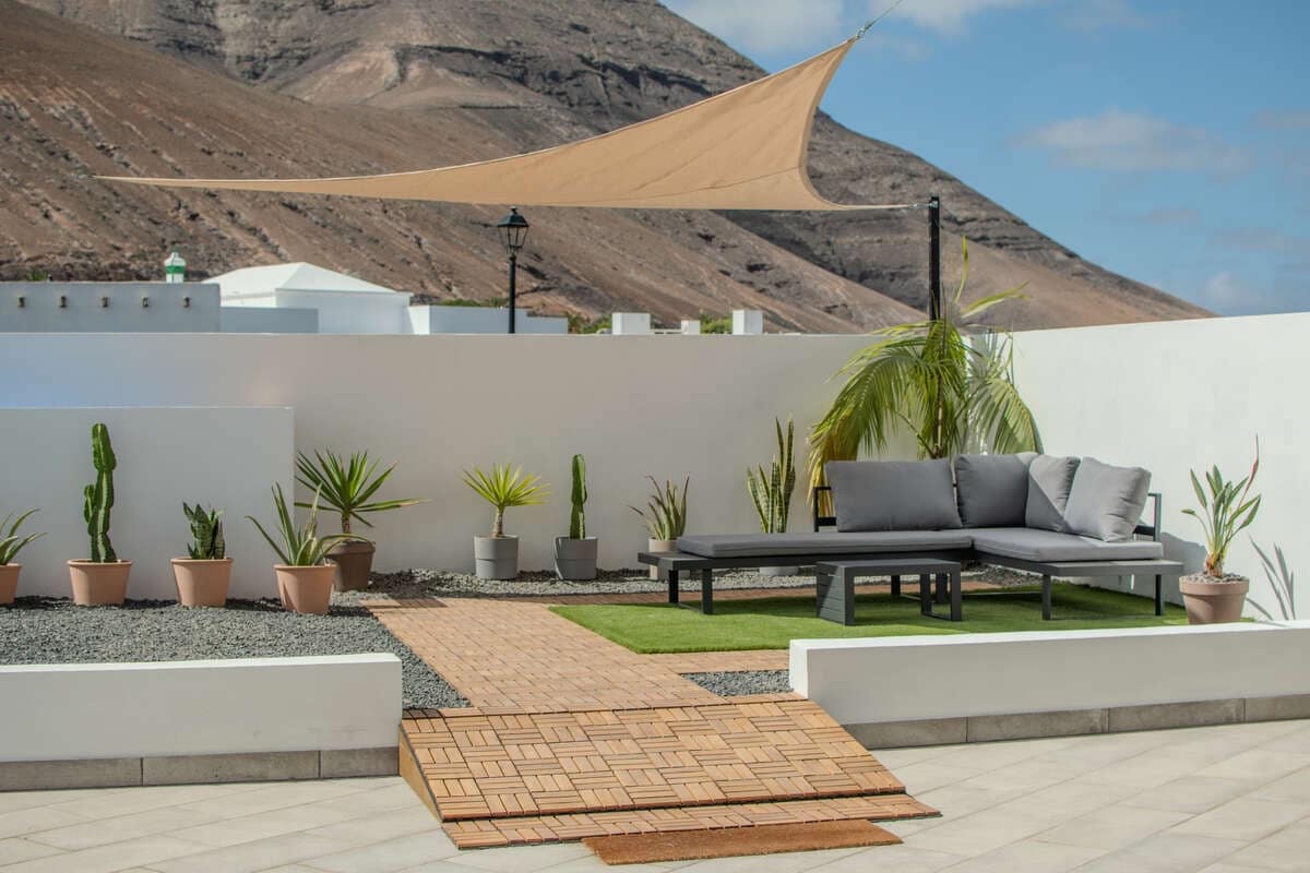 3 bedroom Villa for sale in Yaiza - € 1,275,000 (Ref: 9719373)
